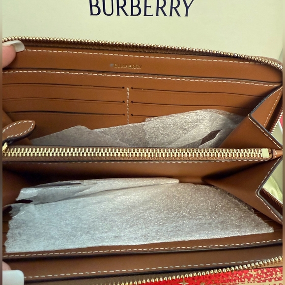 Burberry check zip wallet - Picture 7 of 9